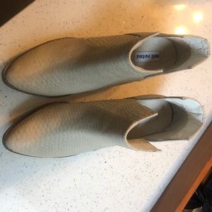 Light beige slit booties